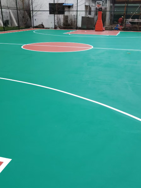 奎屯 球场长期使用易出现地面开裂